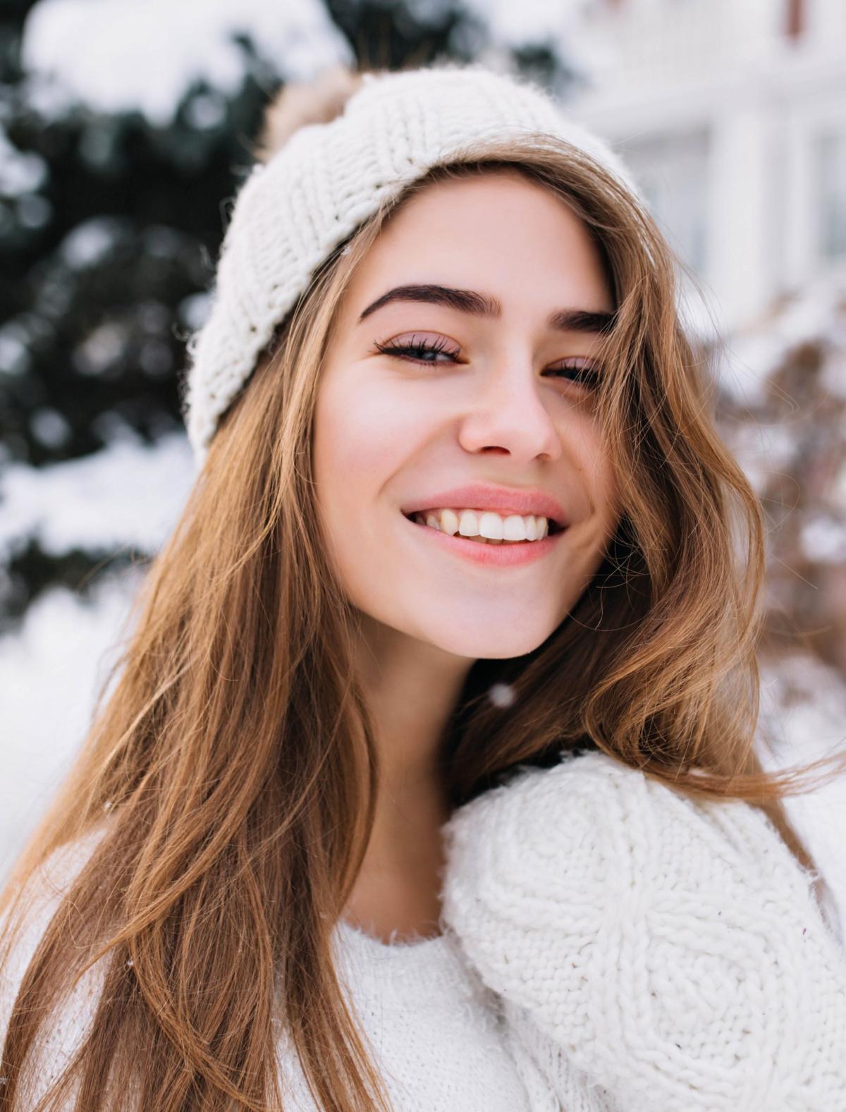 FOODS AND TREATMENTS FOR STRONG, HEALTHY HAIR EVEN IN WINTER.